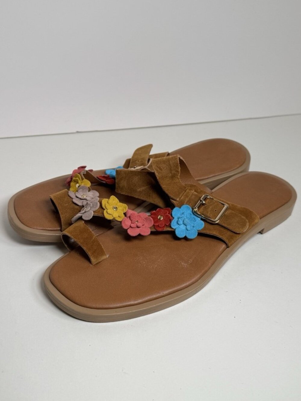 Made In Italy Leather Suede Floral Appliqué Sandals Side Size 37 Vacation